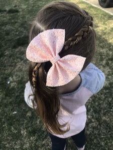 Little girl 2025 hairstyles with bows
