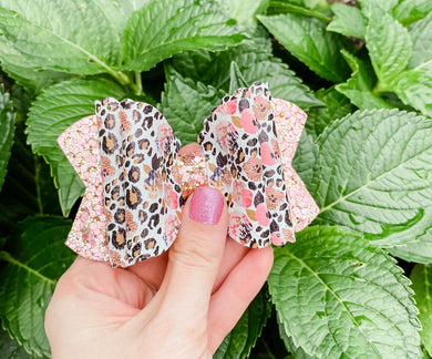 #handmade #hairbows #shopsmall #hairaccessories #bow #babygirl #handmadebows #kidsfashion #babybows #headbands #bowsbowsbows #smallbusiness #babyfashion #glitterbows #brandrep #baby #bowsforsale #hairbow #headband #glitterbow #bigbows #supportsmallbusiness #hairclips #bows #sweetpeaandmebows